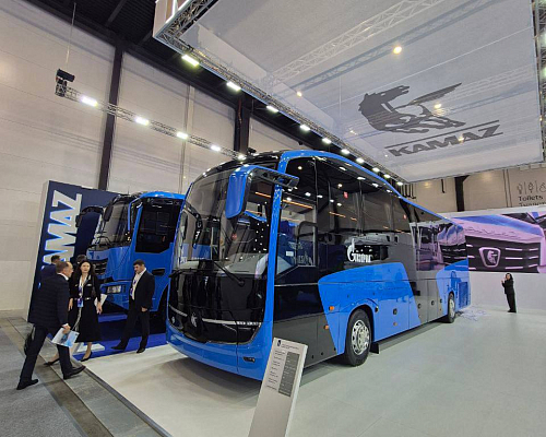 «КАМАЗ» представил на ПМГФ-2025 новый туристический автобус