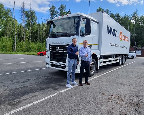 Сергей Когогин приехал на ПМЭФ за рулем нового грузовика КАМАЗ-65658