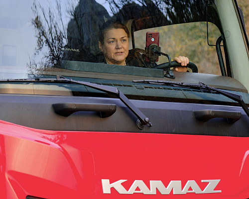 Автомобиль КАМАЗ-54901 задействован в съёмках сериала «Дальнобойщица»