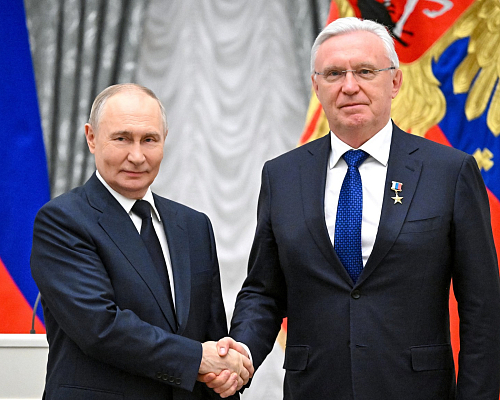 Президент России Владимир Путин вручил Сергею Когогину государственную награду