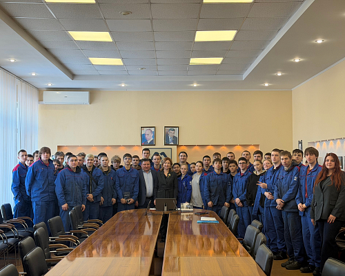 Всероссийский студенческий производственный отряд «КАМАЗ» встретился с руководством завода двигателей