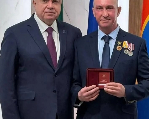 Камазовец Рауф Низаметдинов награждён медалью «Волонтёру России»