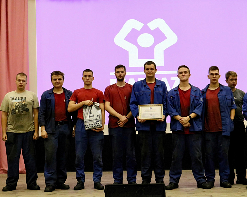 Бауманцы завершили практику на заводе двигателей «КАМАЗа»
