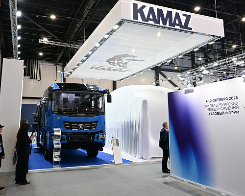 На ПМГФ-2025 презентованы усовершенствованные передвижные мастерские КАМАЗ-62501