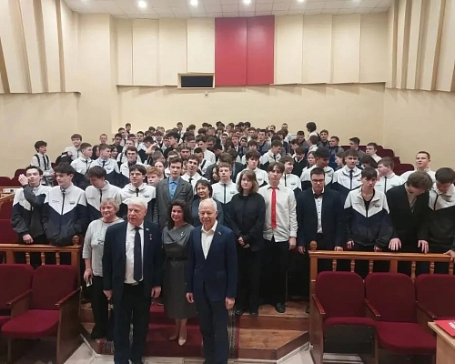 Герой Соцтруда Геннадий Баштанюк и профлидер «КАМАЗа» Ильдар Шамилов встретились со студентами НПК