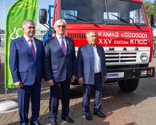 В Набережных Челнах отметили 400-летие города и 50-летие первого автомобиля КАМАЗ