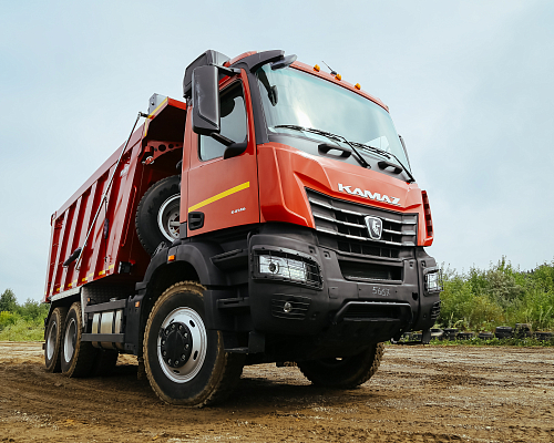 Дорожно-строительная компания протестировала новейший самосвал КАМАЗ-6595