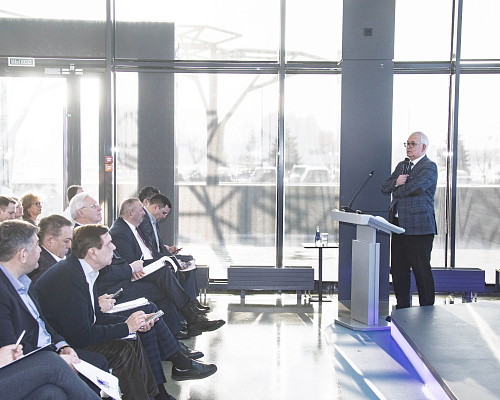 «КАМАЗ» посетила делегация во главе с вице-губернатором Санкт-Петербурга Владимиром Княгининым